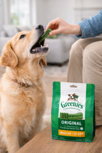 perro recibe su dulce greenies